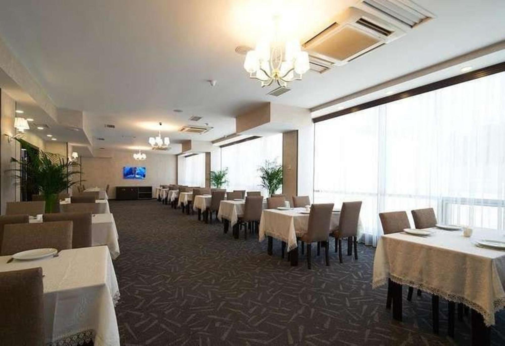 Crossway Hotel Masazir 외부 사진