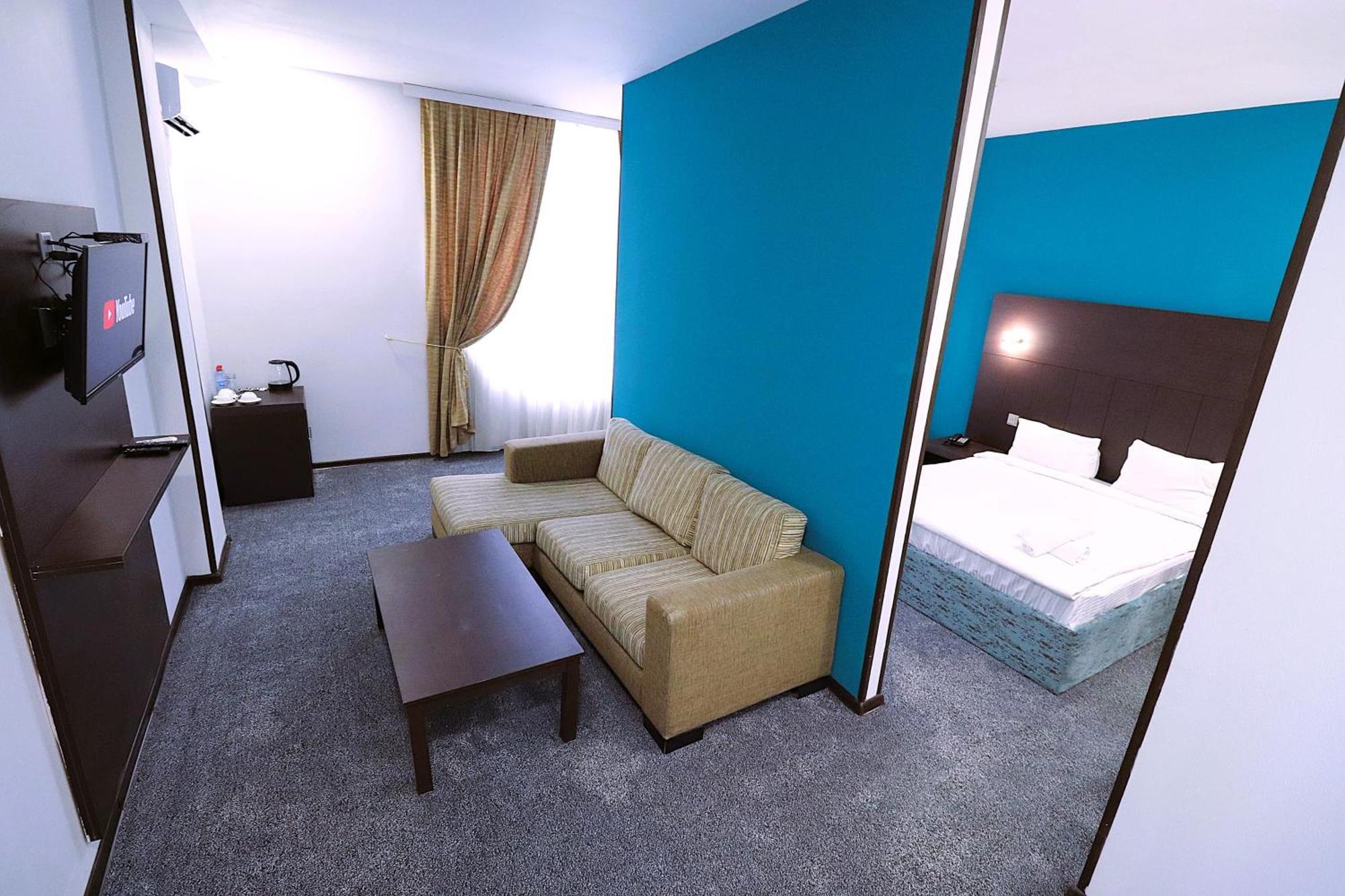 Crossway Hotel Masazir 외부 사진