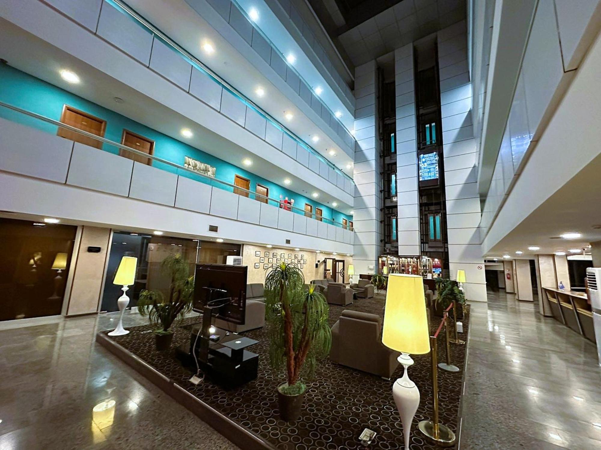 Crossway Hotel Masazir 외부 사진